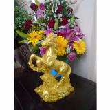 Tượng ngựa vàng bằng đá NDV16