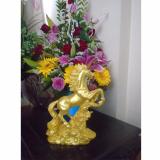 Tượng ngựa vàng bằng đá NDV16