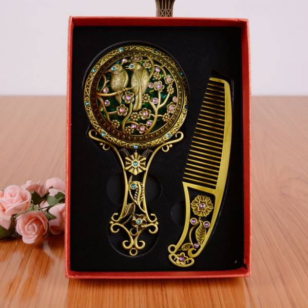 Women Chic Vintage Mirror Gold Metal Beauty Mirror Compact Cosmetic Table Mirrors Portable Makeup Vanity Mirror Home Decor - intl