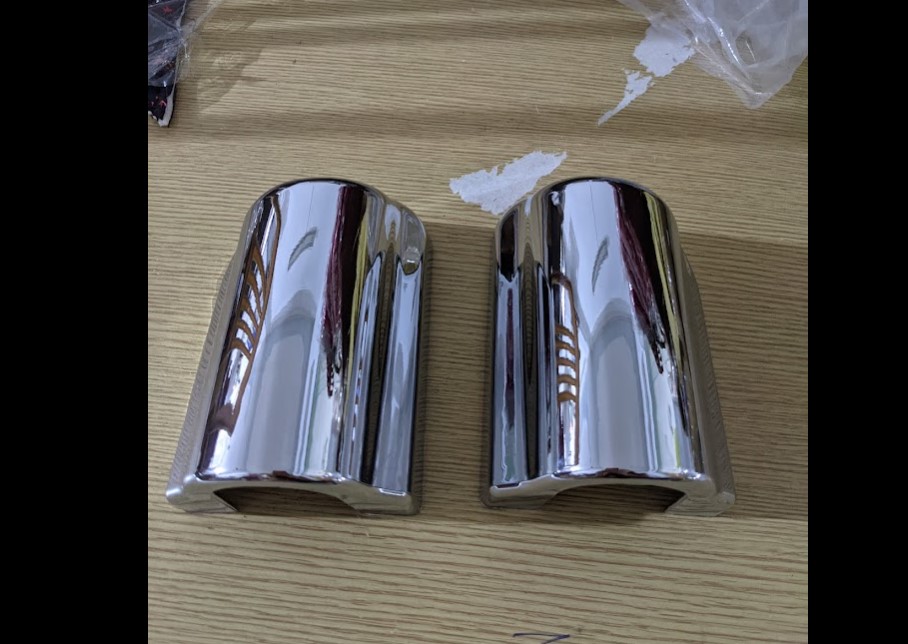 Ốp chân gọng gương cho Hino 500 ( 1 bộ gồm 2 cái )