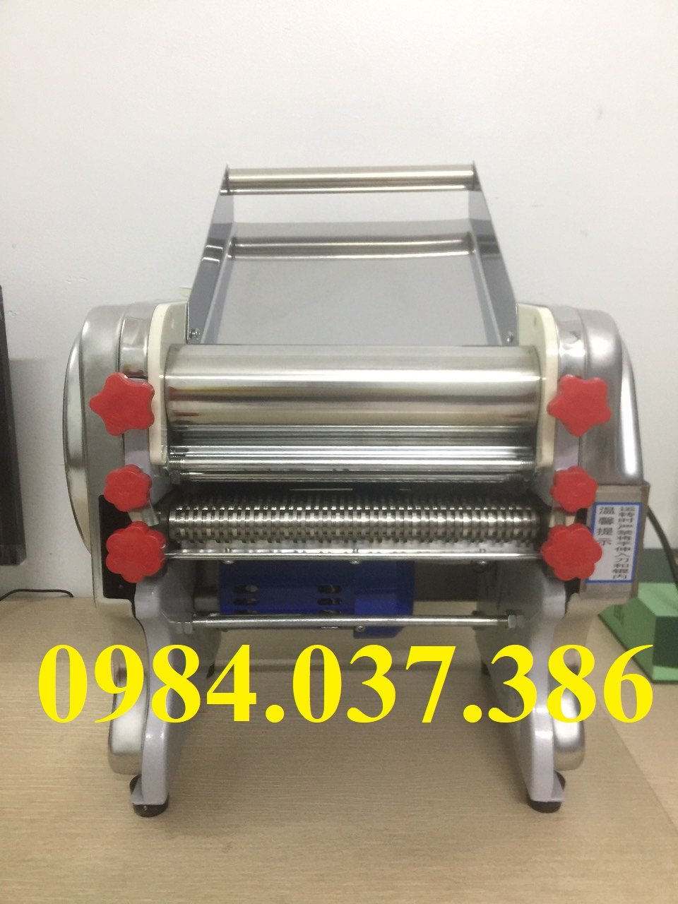 Máy cán bột cắt bột chạy điện FKM200