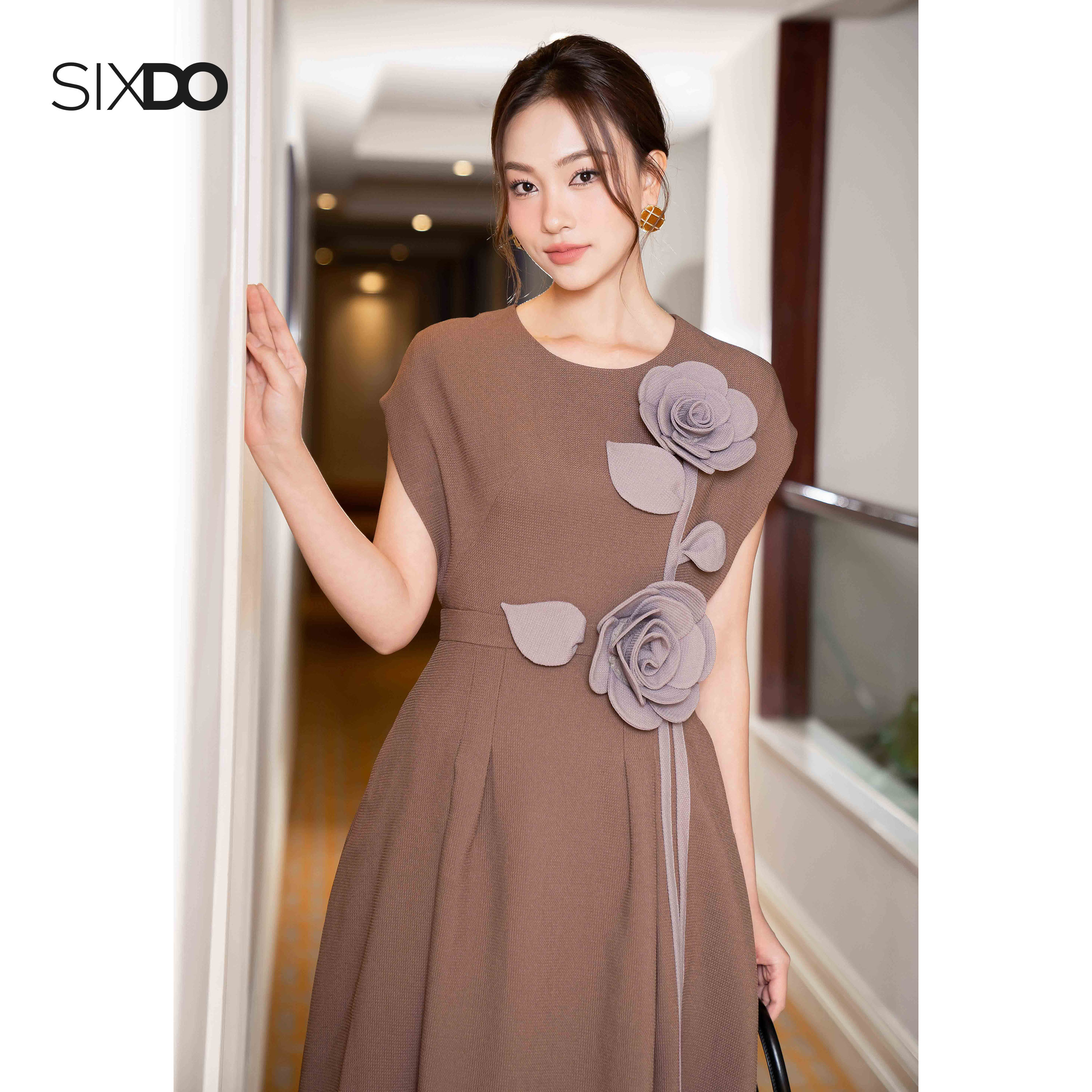 Đầm nâu cánh dơi cổ tròn SIXDO