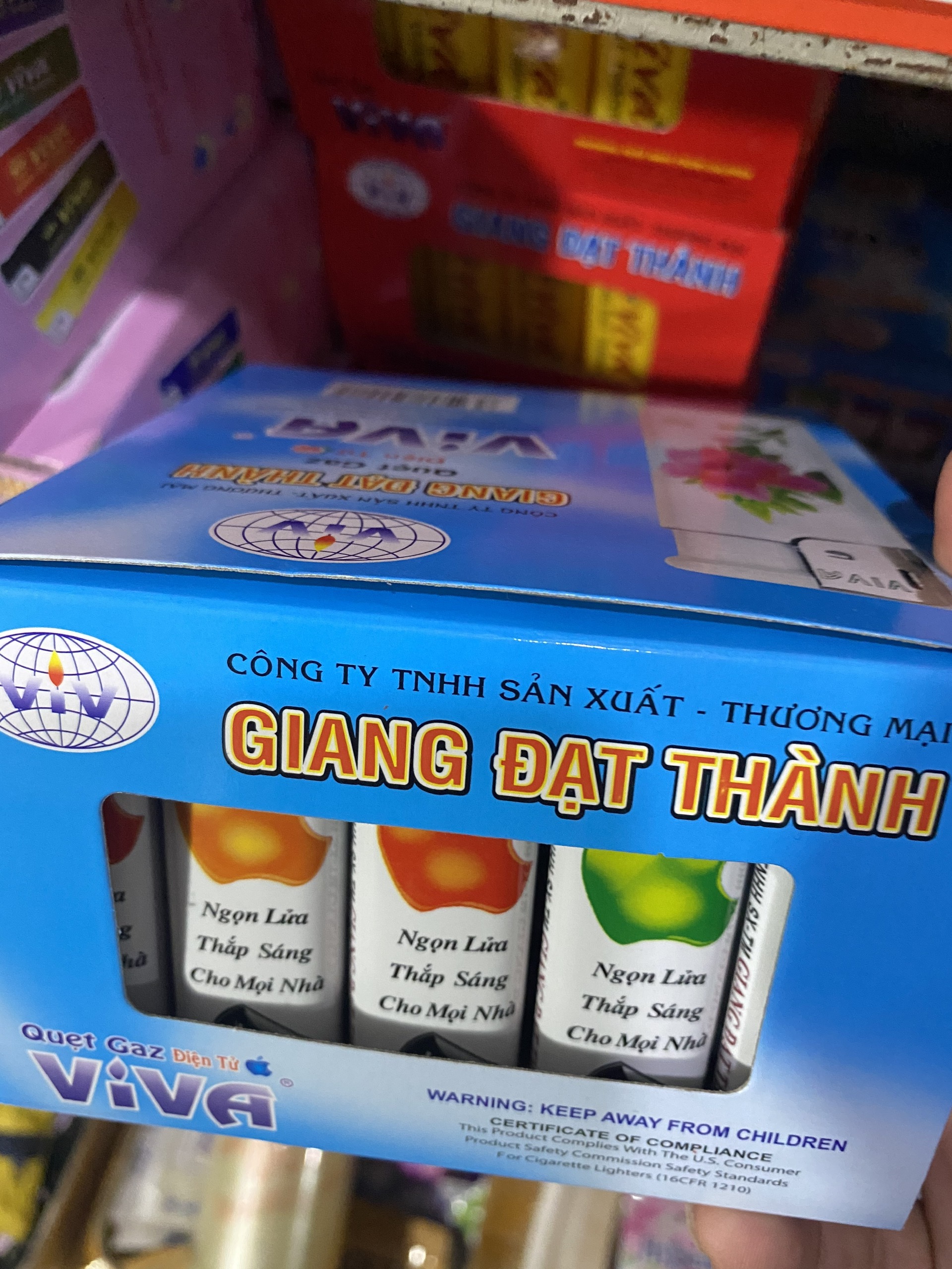 Quẹt ga điện tử Viva táo (hộp 50 cái)