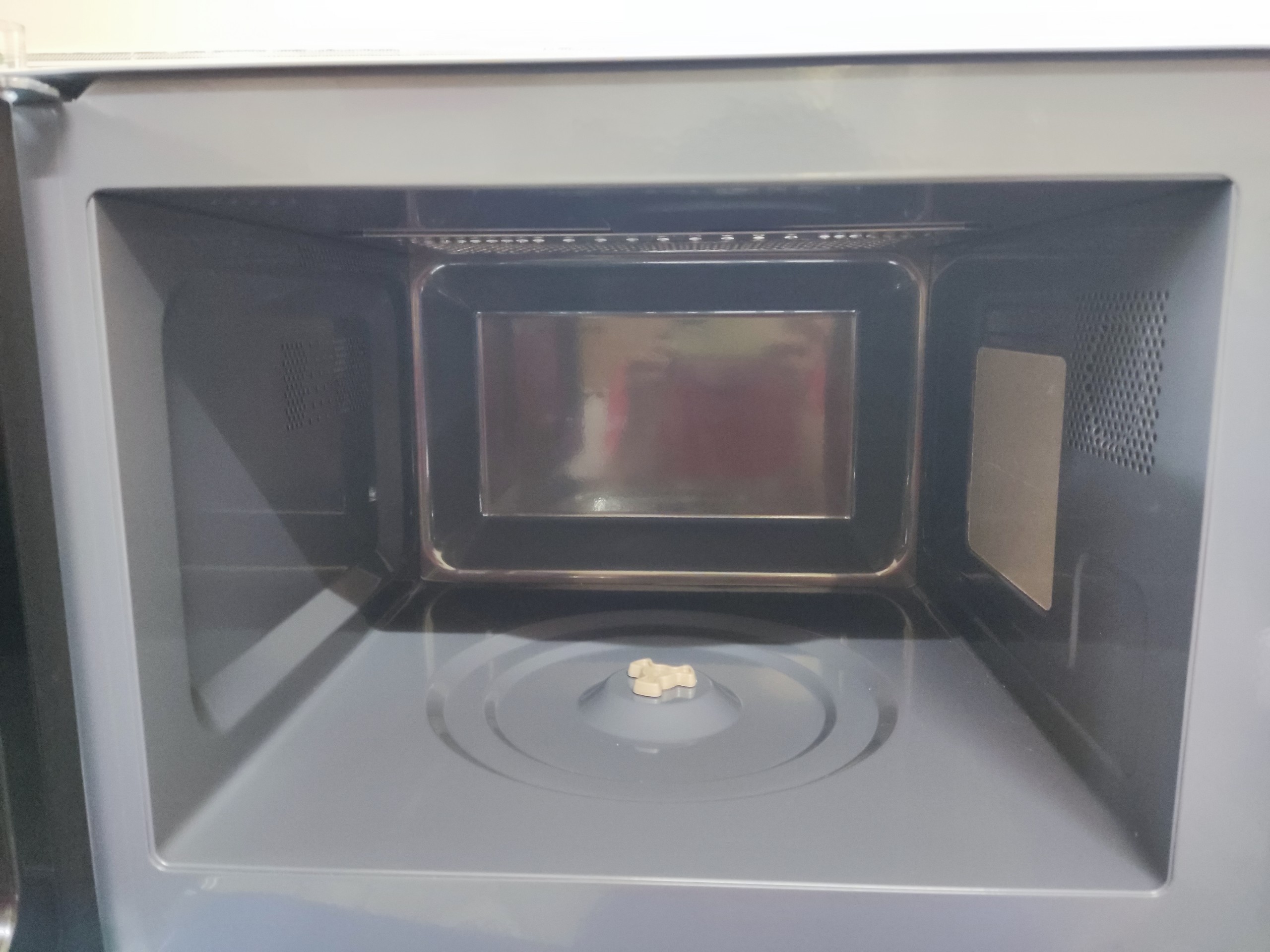 Lò vi sóng Panasonic NN-GM34JMYUE