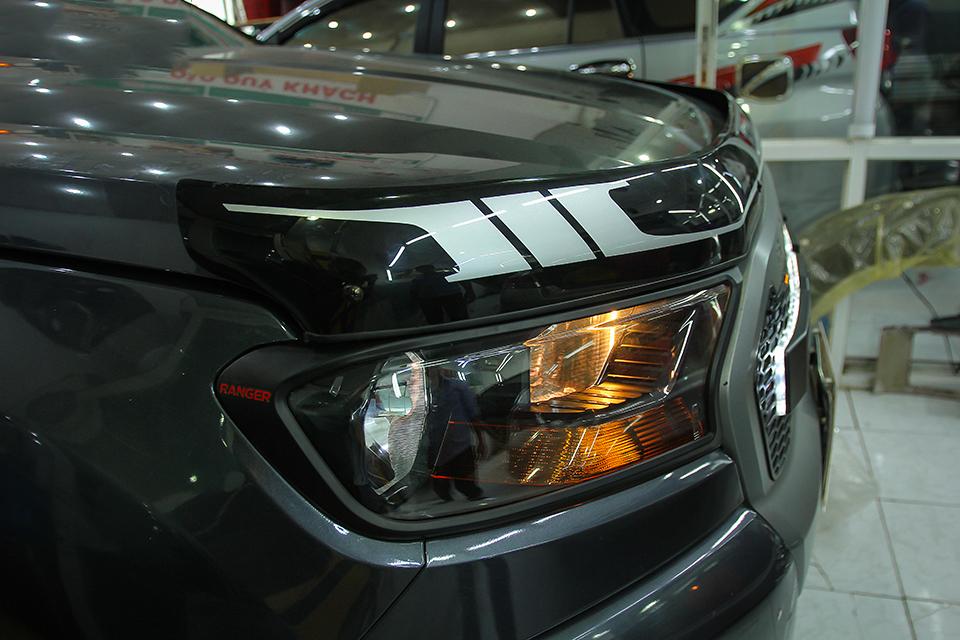 VIỀN TRANG TRÍ ĐÈN PHA MÀU ĐEN FORD RANGER 2015 - 2019