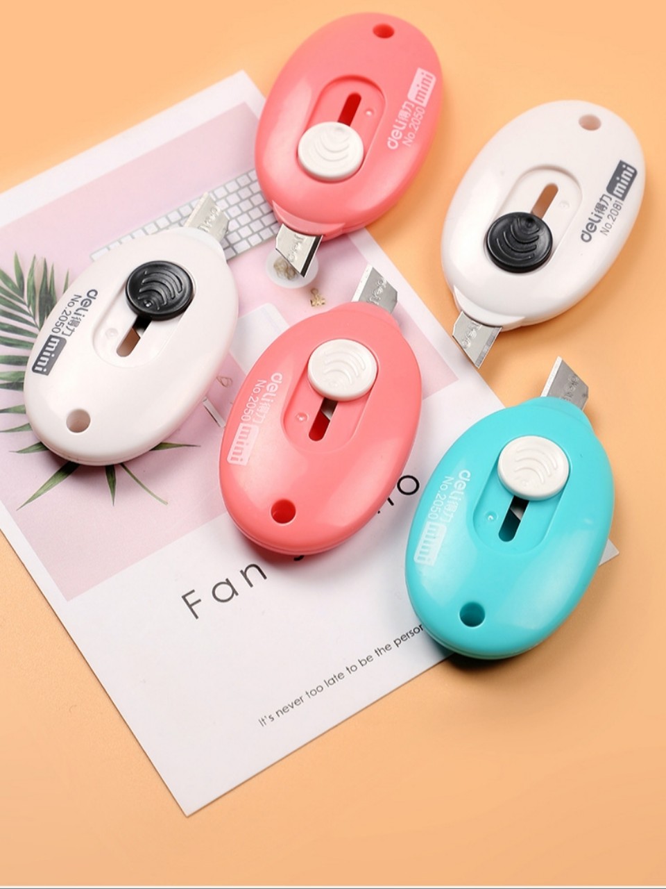 Dao rọc giấy mini Deli - M10004