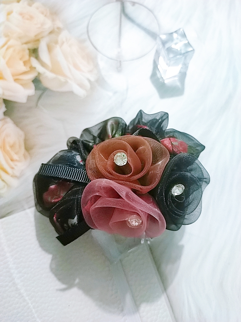 Cột tóc scrunchies đính đá xinh xắn