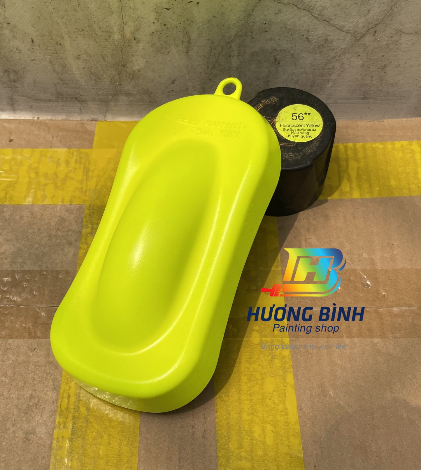 Sơn xịt Samurai màu Vàng Huỳnh Quang - 56 (cần sử dụng cùng nền màu Trắng - UC1002)