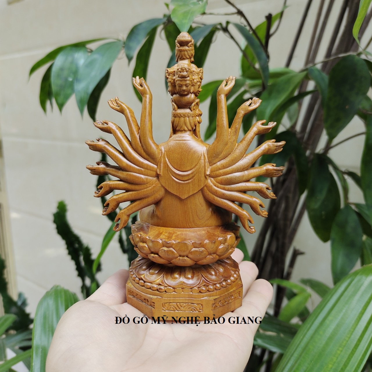 Tượng phật thiên thủ thiên nhãn gỗ bách xanh