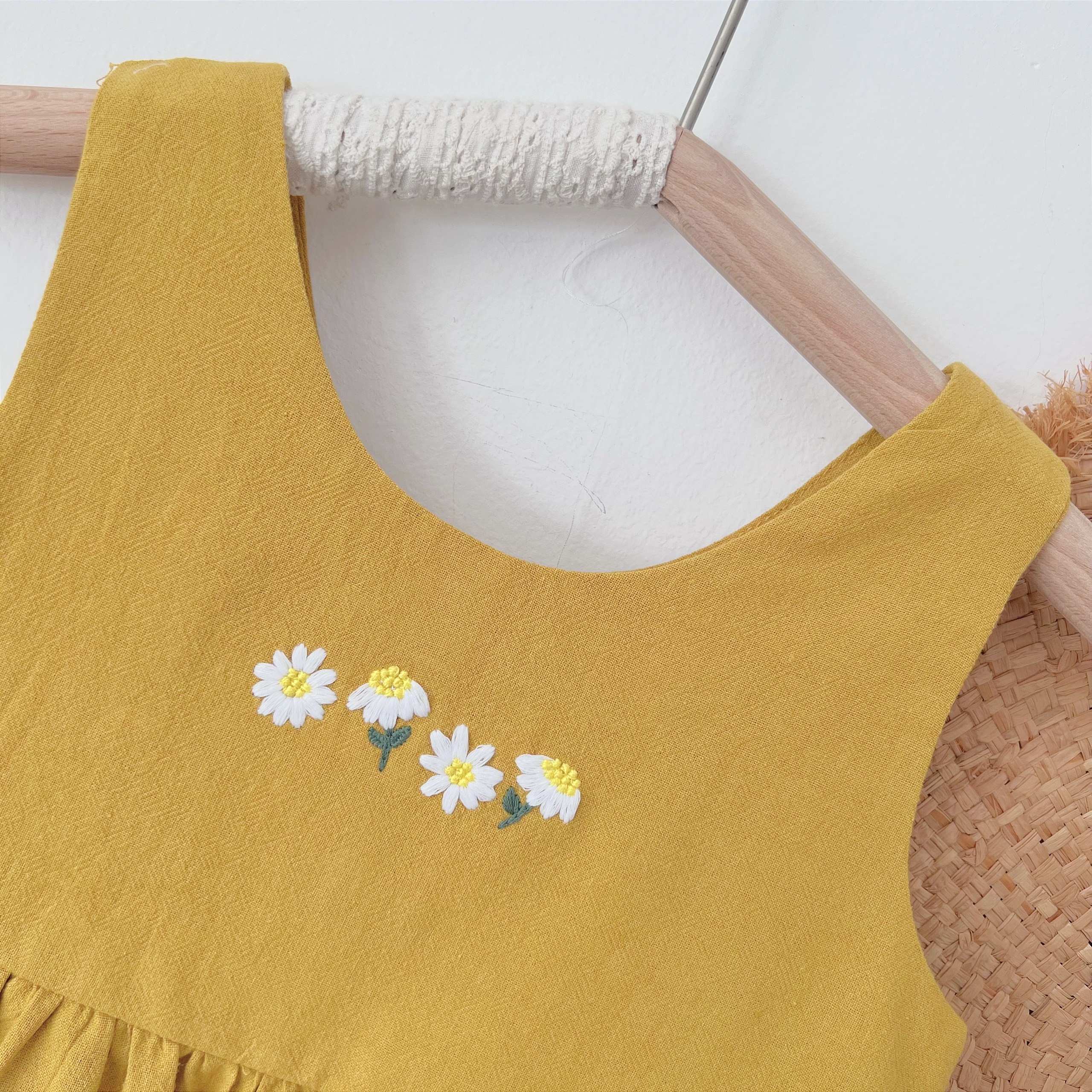 ĐẦM LINEN BỘT THÊU HOA