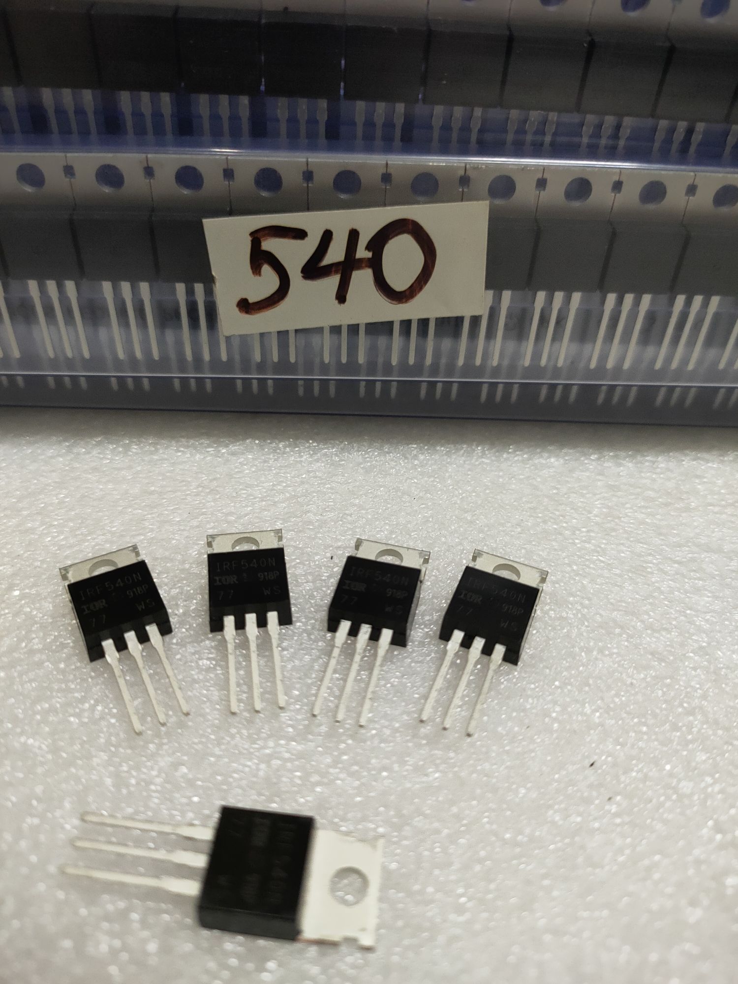 5 Con MOSFET IRF540