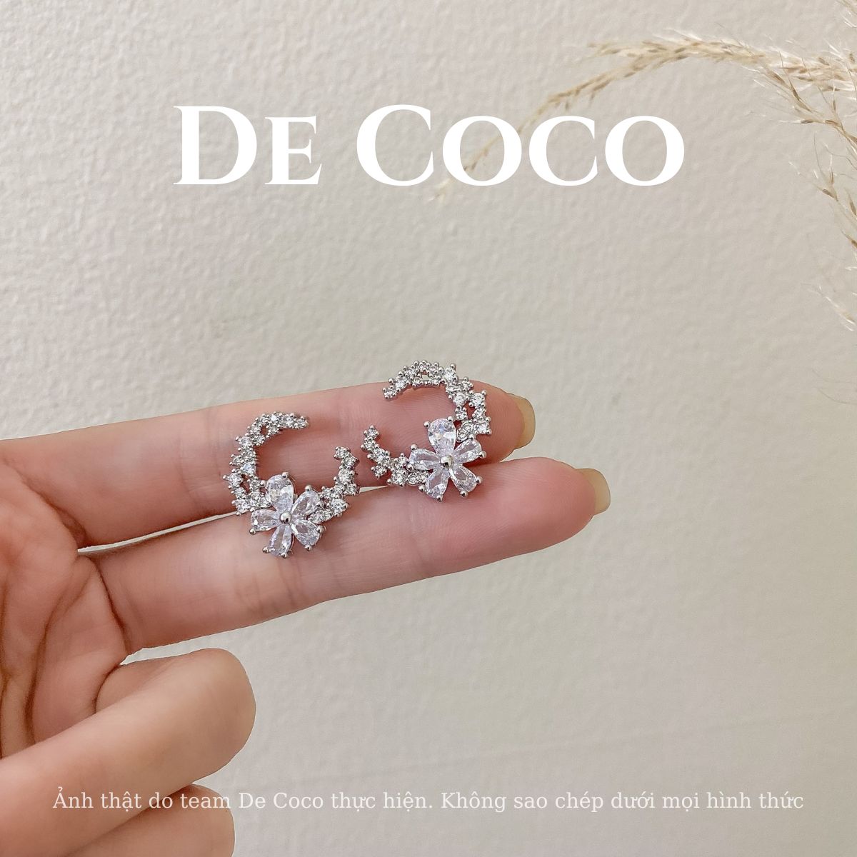 Khuyên tai Janet De Coco