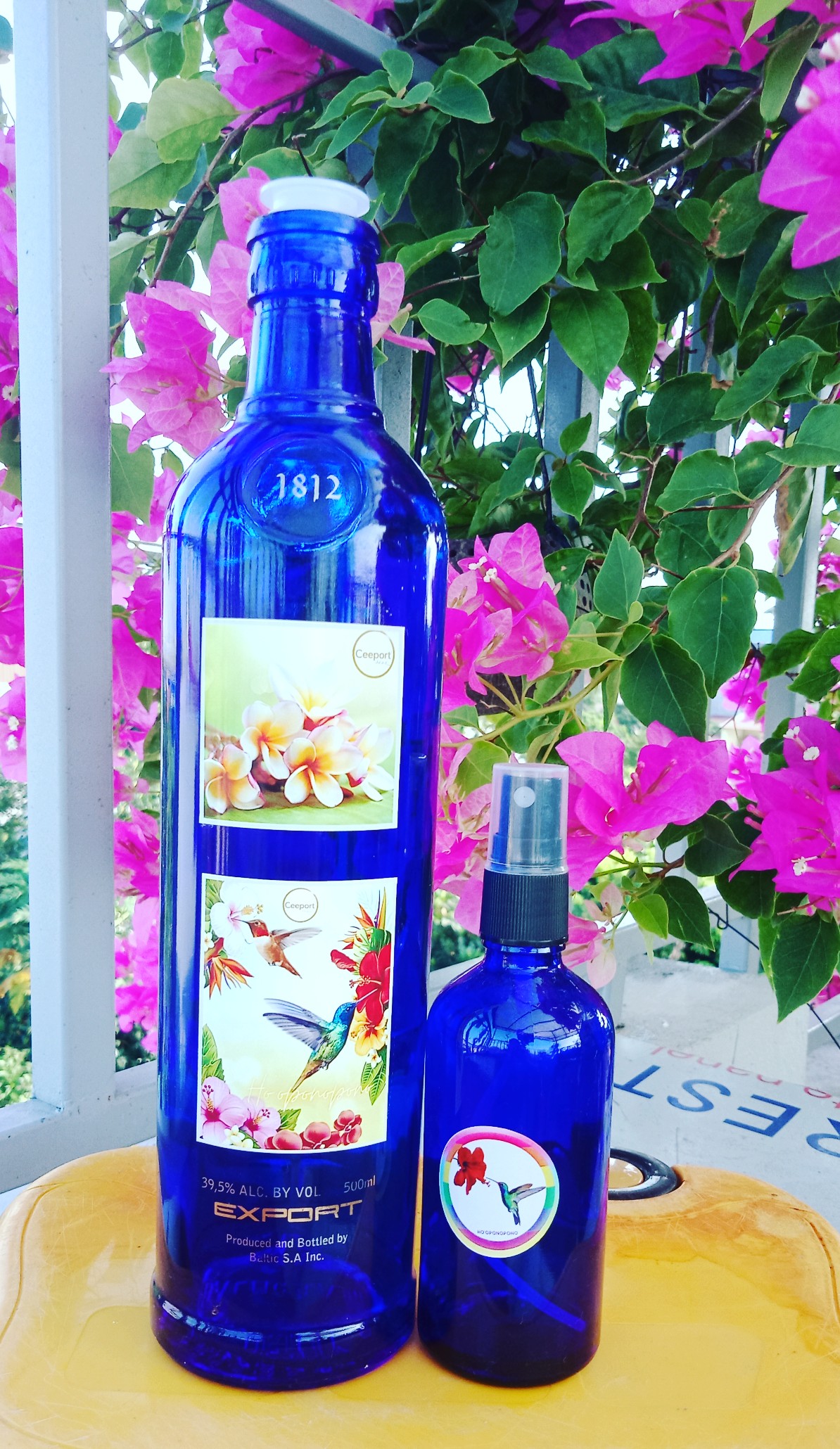 CHAI THÁI DƯƠNG LAM THỦY (CHAI THỦY TINH XANH DƯƠNG / BLUE SOLAR BOTTLE)