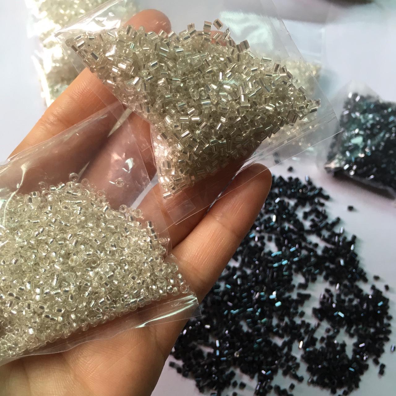 13g cườm cát lỗ bạc hạt tròn hoặc hình trụ hoặc trụ đen, chọn mẫu GB49R