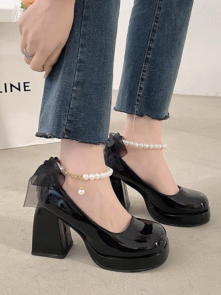 HOÀN TIỀN 15% -  Giày mary jane da bóng cutout  2 màu đen trắng gót trụ 10cm Giày cao gót quai ngọc phối nơ hottrend