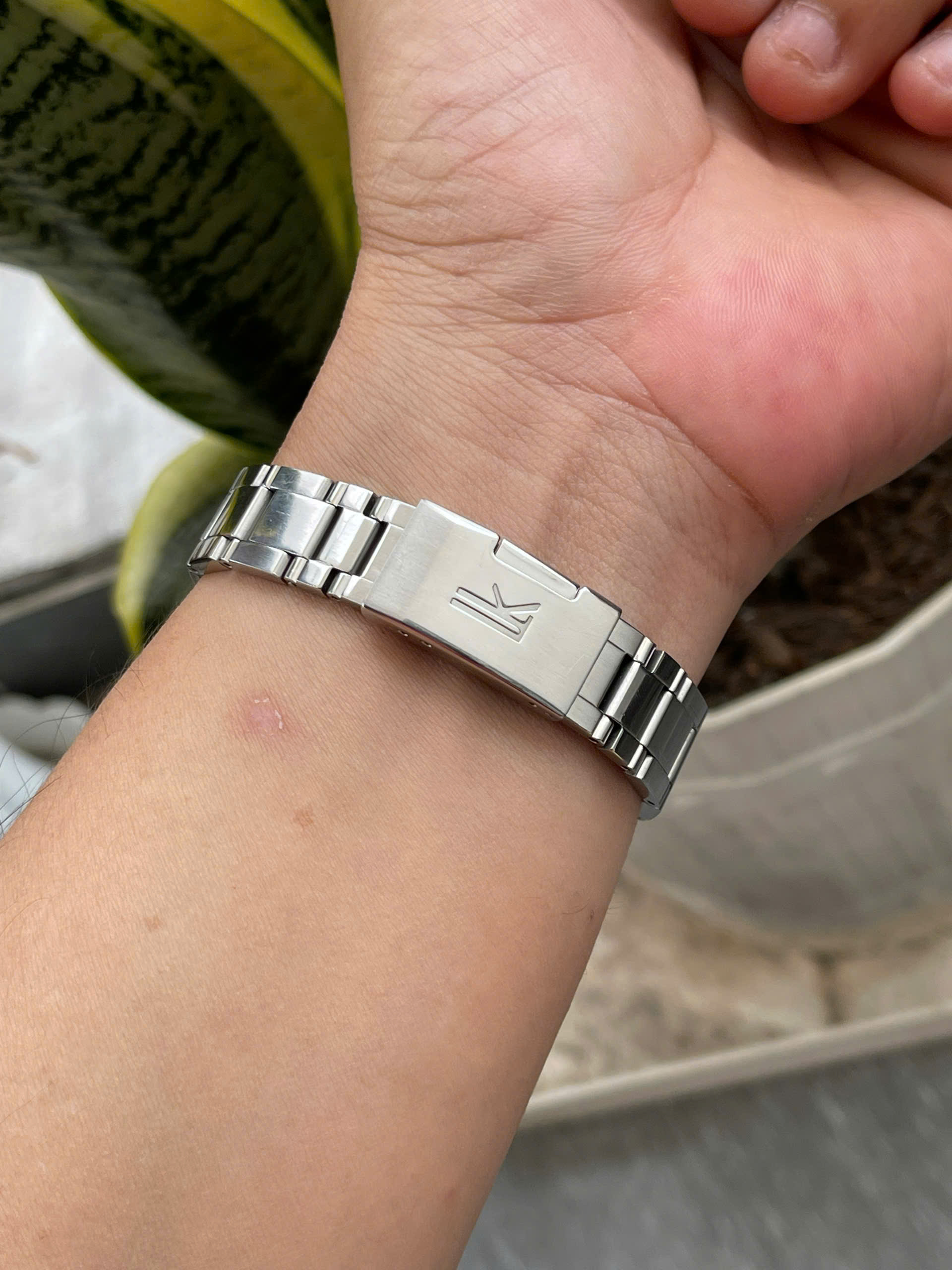 Đồng hồ nữ Seiko LK mặt hồng nhạt kính saphia chạy pin hàng Si