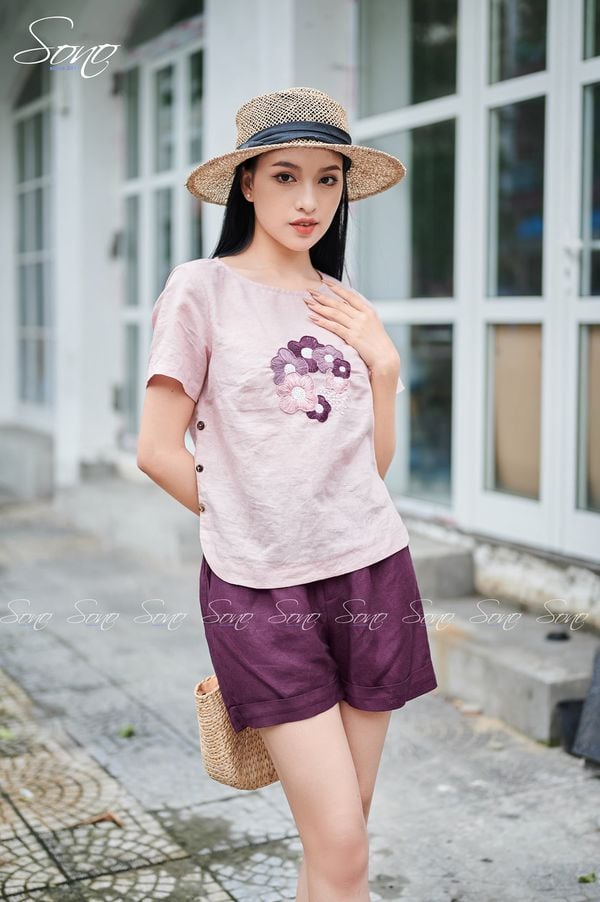 Áo hoa thêu ngực