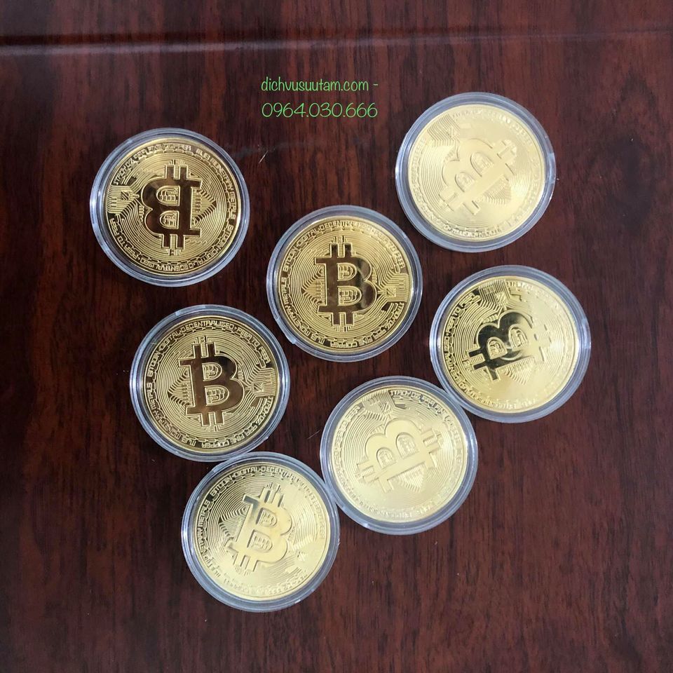 Đồng xu Bitcoin vàng may mắn