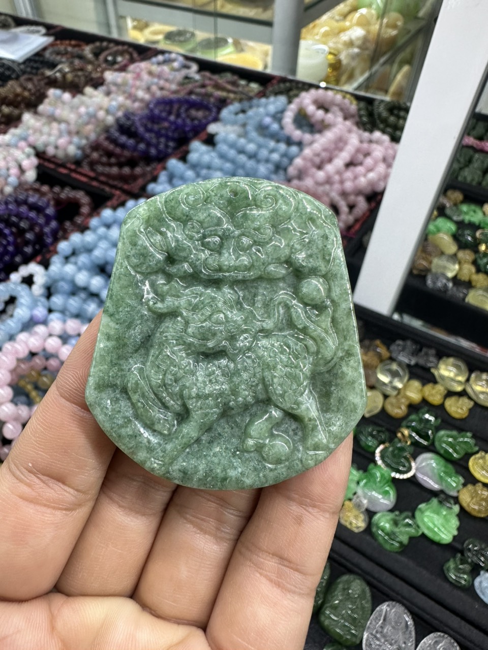 Mặt dây chuyền Kỳ Lân phong thủy đá ngọc phỉ thúy