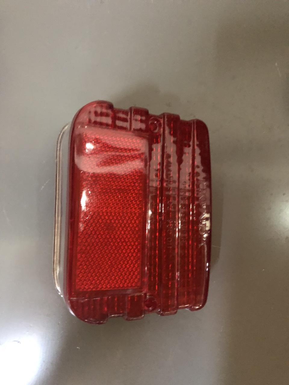 Nắp đèn hậu (lái ) cho xe honda win (kèm ốc)