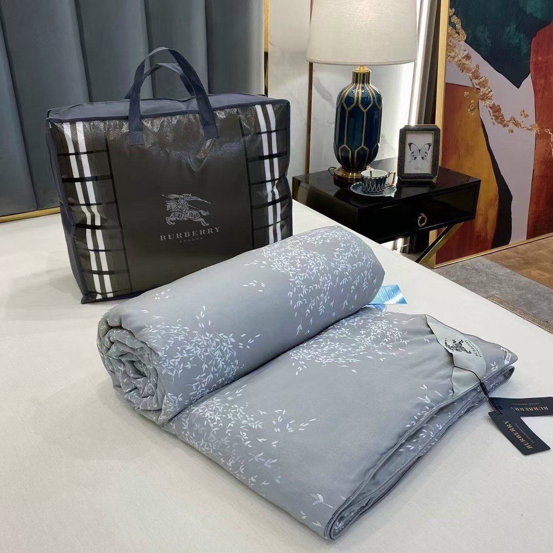 Chăn lụa tơ tằm bbr hàng nhập khẩu cao cấp nằm mát lạnh KT 2mx2m3 mền màu vàng