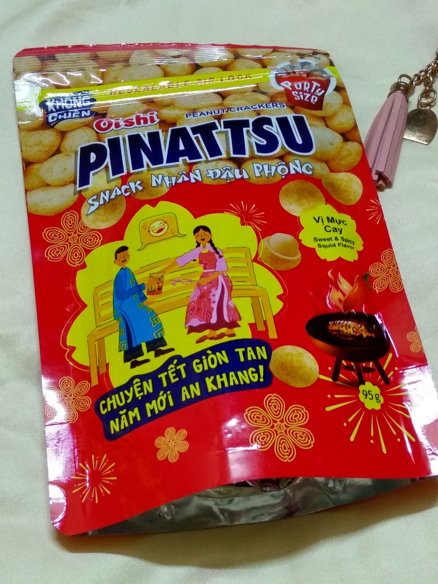 Đậu phộng vị mực cay Pinattsu Oishi (95g - Không chiên)