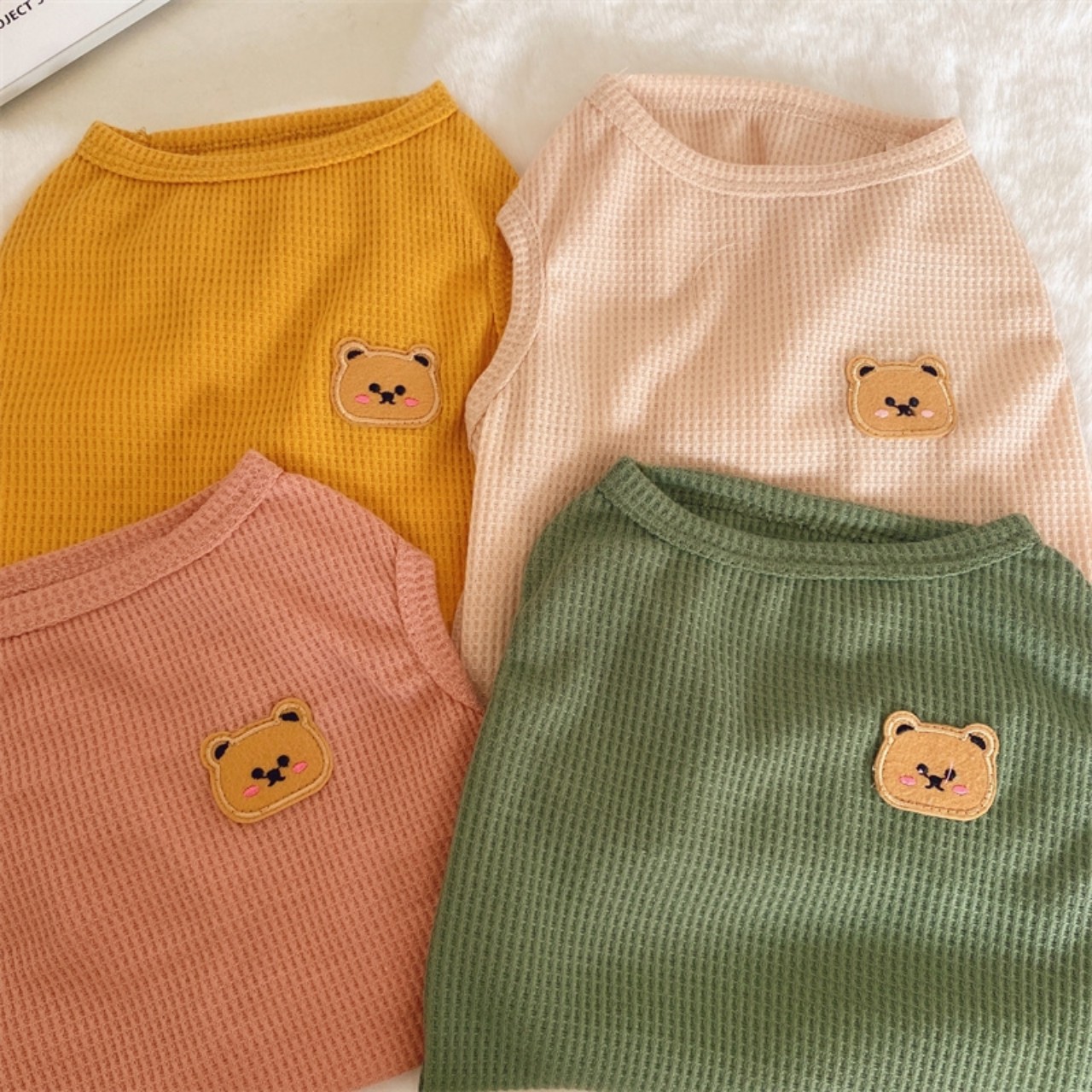 Áo chó mèo ba lỗ len thêu hình gấu