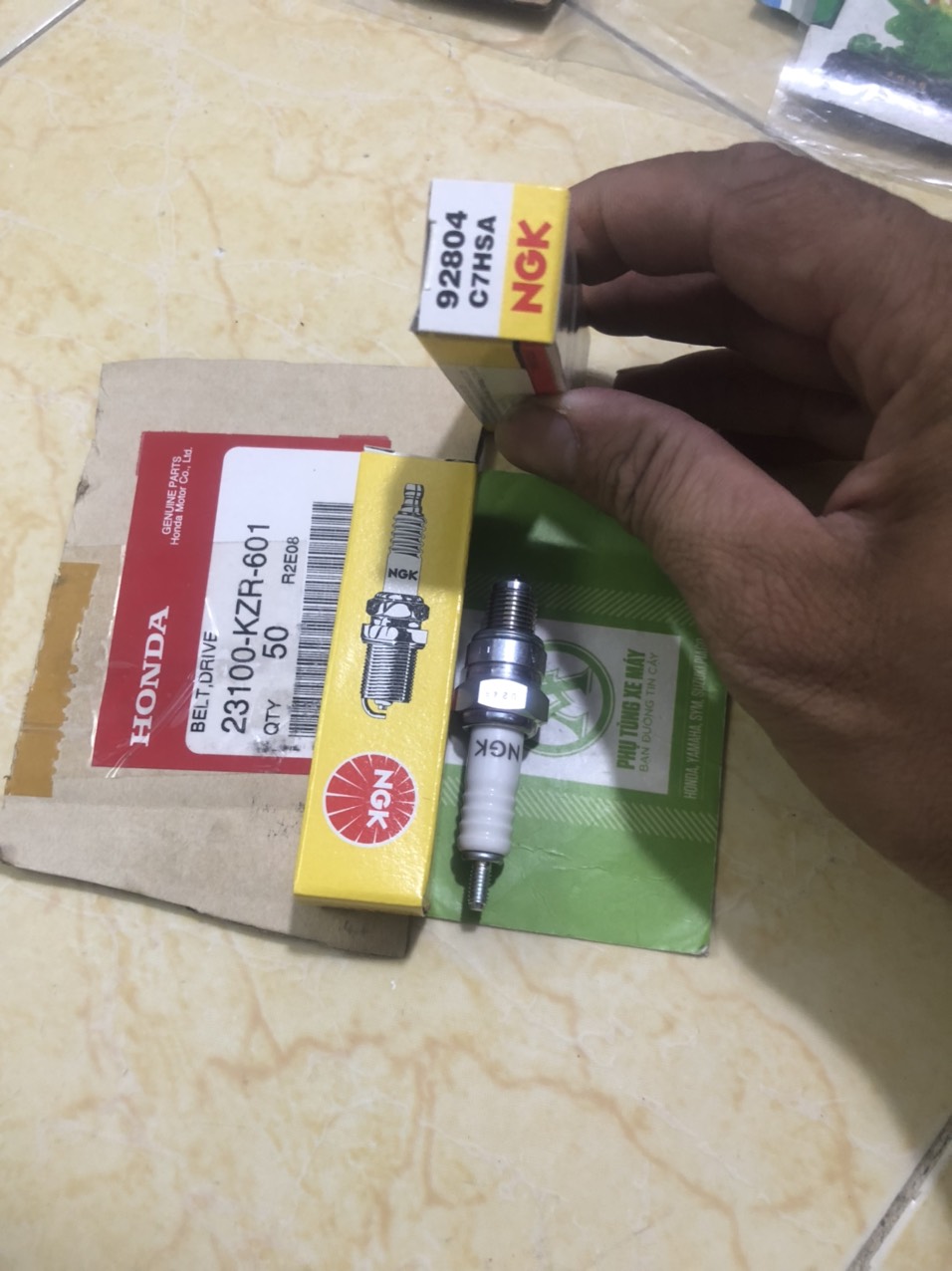 Bugi NGK Niken C7HSA chân ngắn xe dream wave
