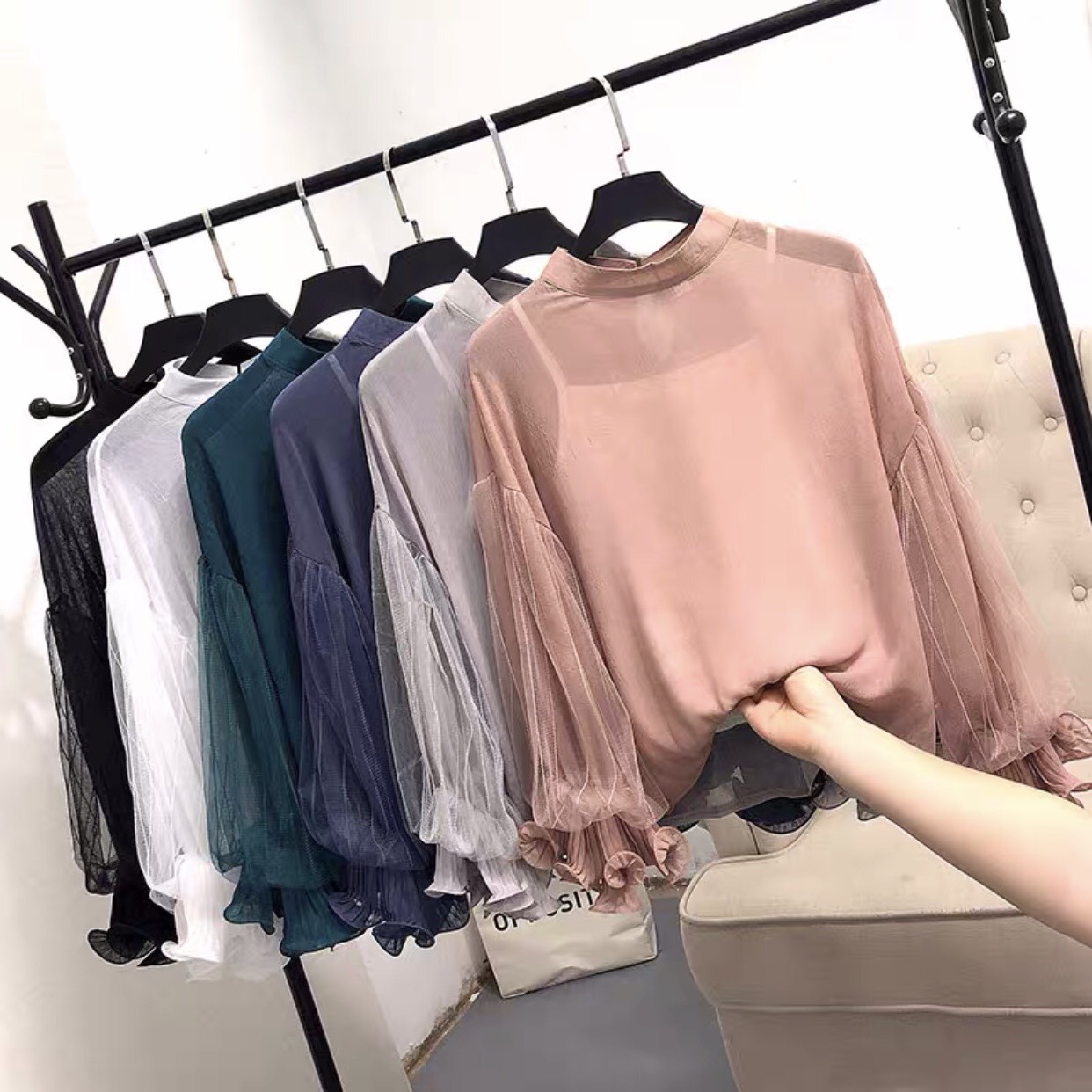 Áo voan lụa phối ren tay bồng