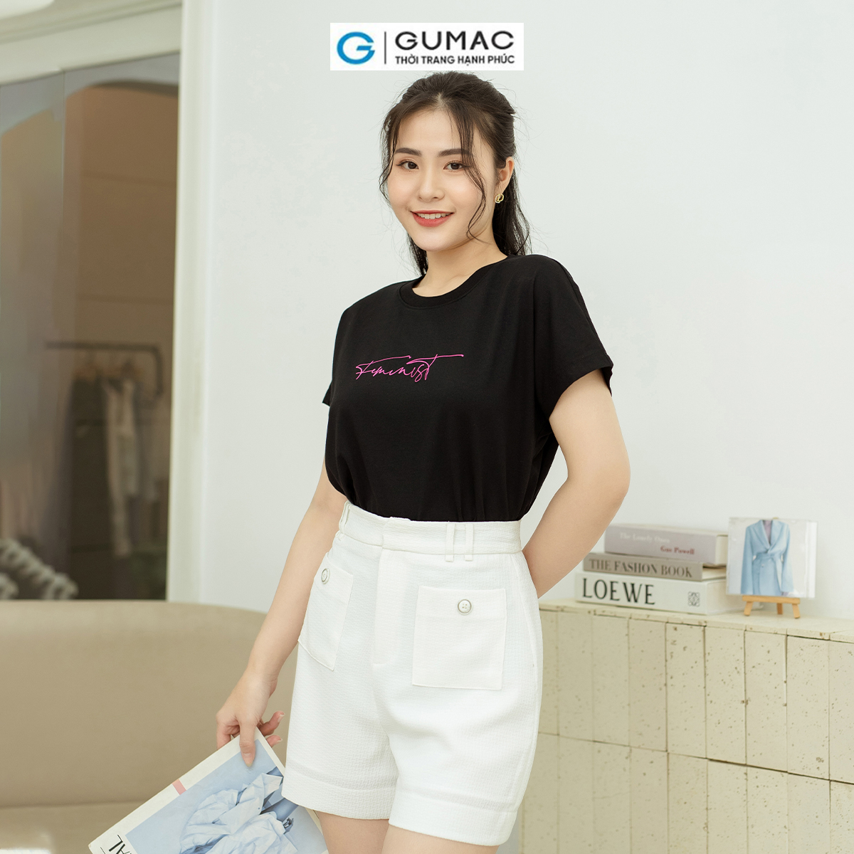 Áo thun nữ phom rộng GUMAC ATD08053 kiểu tay cánh dơi có in chữ