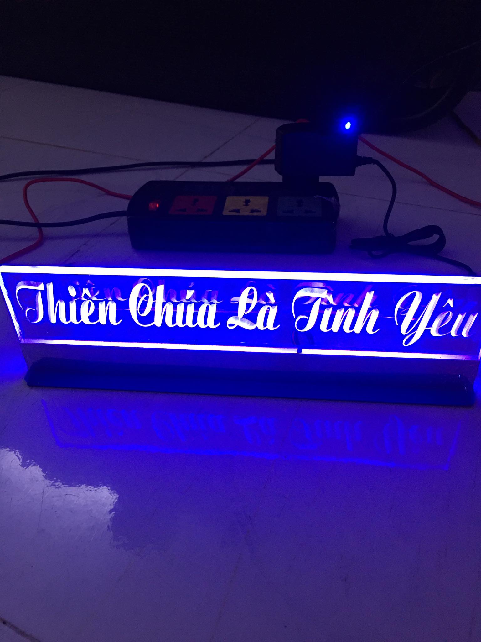 chữ mica Thiên Chúa là tình yêu