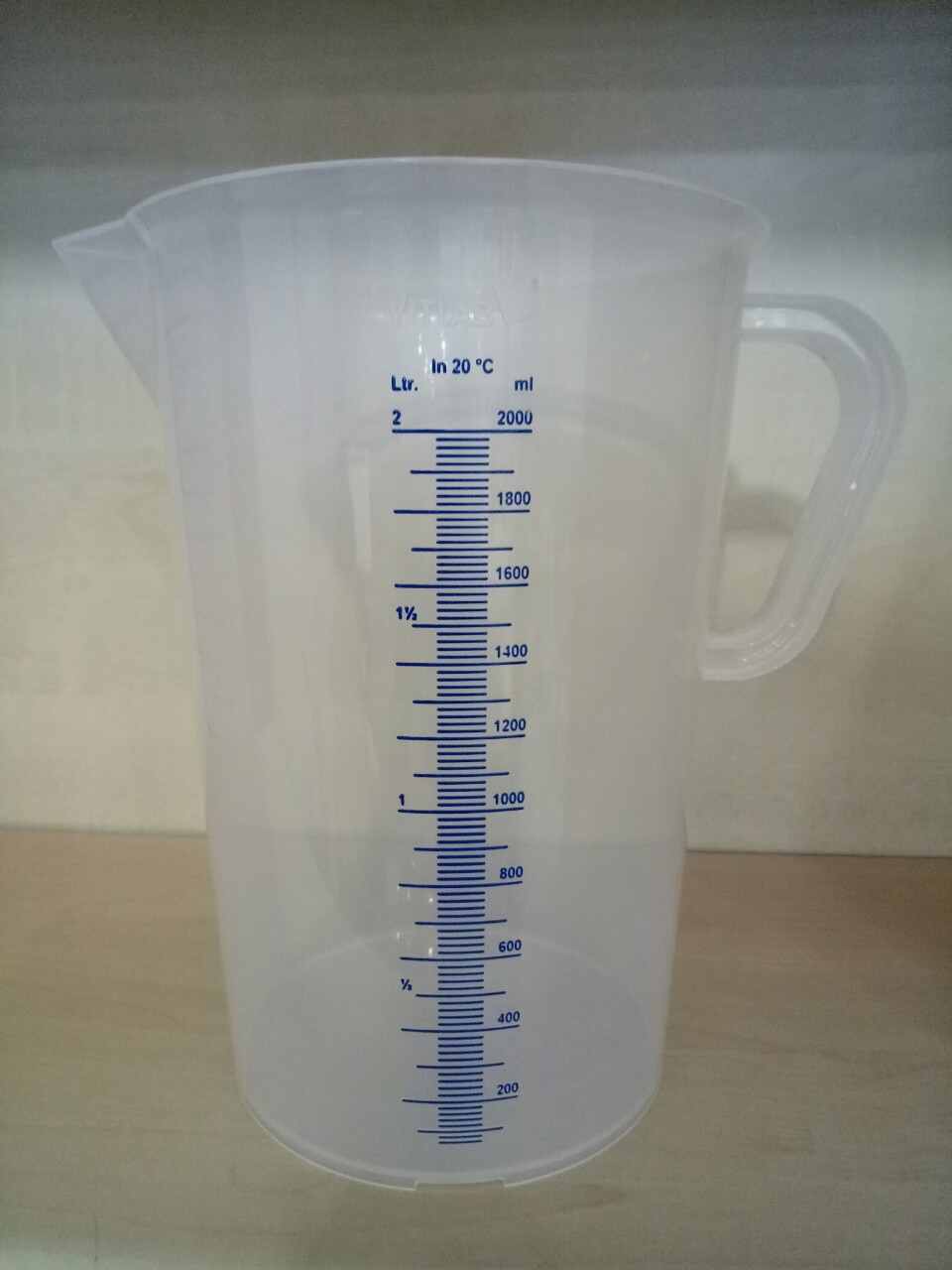 Ca nhựa PP vạch nổi xanh 2000ml VITLAB