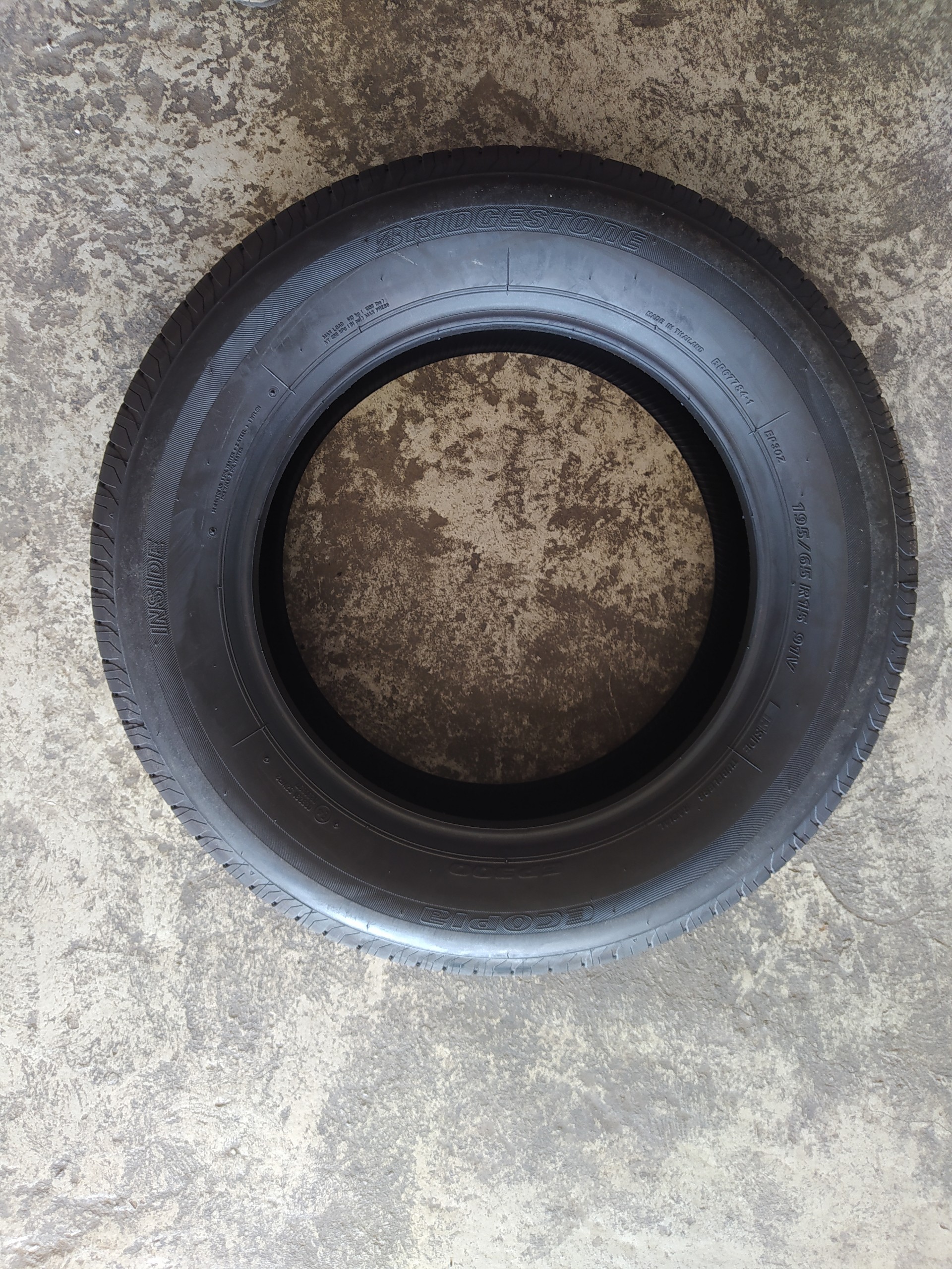 Lốp Bridgestone 195/65R15 EP300