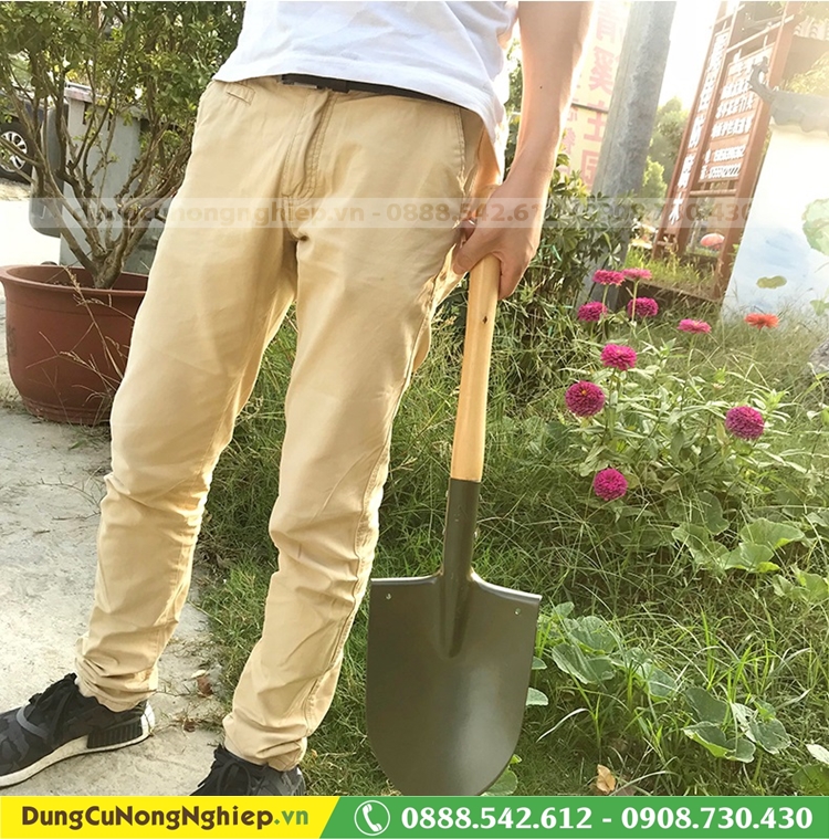 Xẻng cắm trại cán gỗ lưỡi xanh 63cm