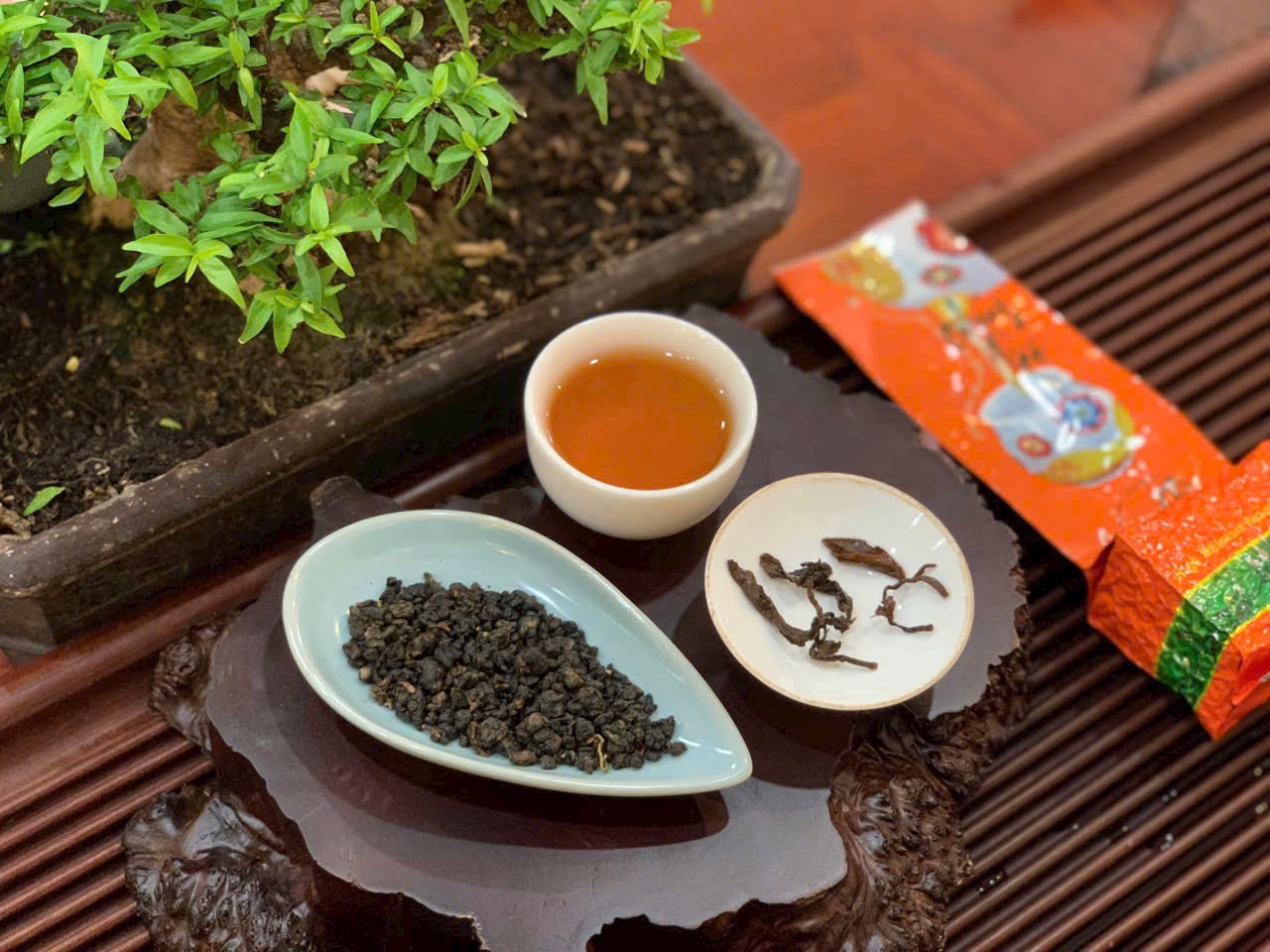 TRÀ Ô LONG LÃO - QUÀ TẶNG Ý NGHĨA - ORGANIC OOLONG TEA - 100g VIỆT LONG TRÀ