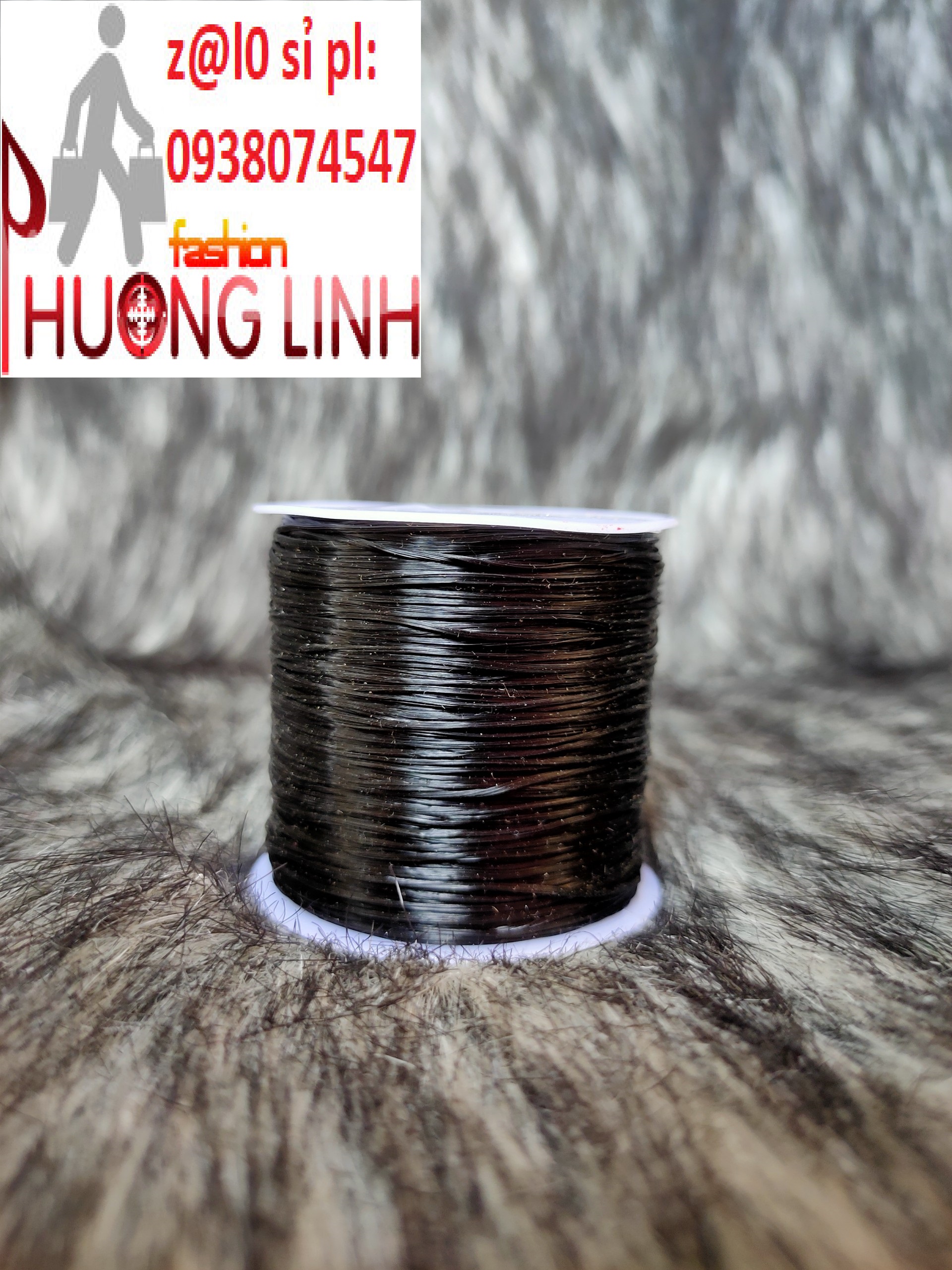 Một Cuộn chỉ nối tóc màu đen