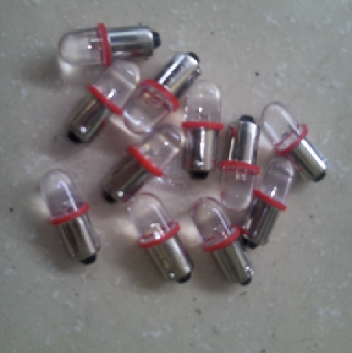 BÓNG LED ĐƠN 24VAC/DC ĐUÔI GÀI 9MM BA9S ÁNH SÁNG ĐỎ