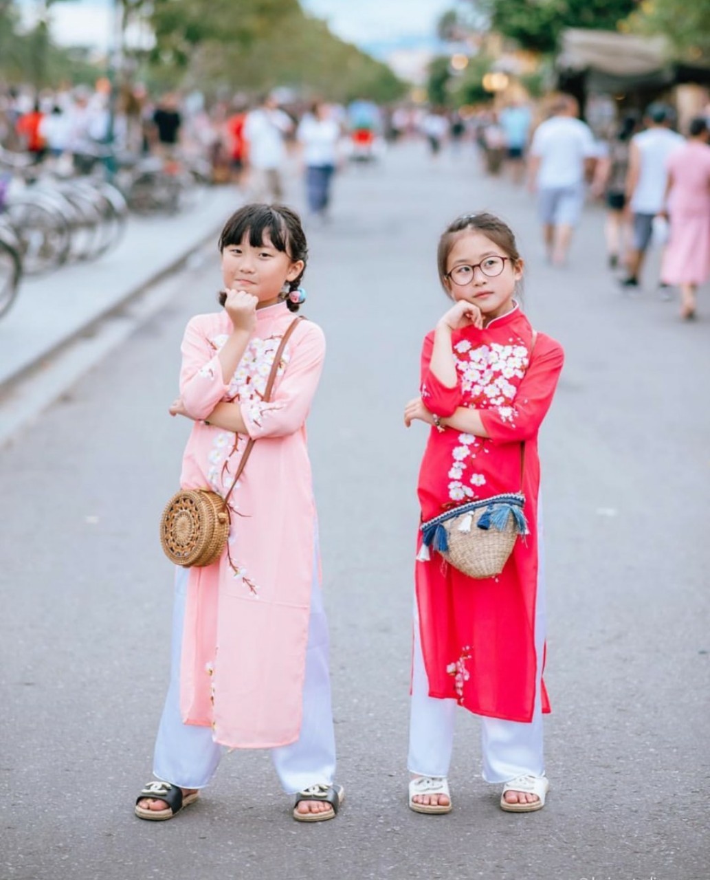 Áo Dài Dành Cho Bé Từ 1- 12 Tuổi (số 10-12), Áo Dài Truyền Thống Chất Liệu Voan Thêu Hoa Mai Xinh Xắn Full Size