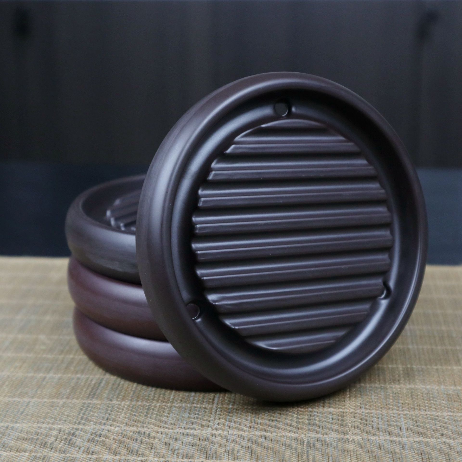 Thuyền Trà Dưỡng Ấm Tử Sa, Đế kê lót ấm chén Bakelite