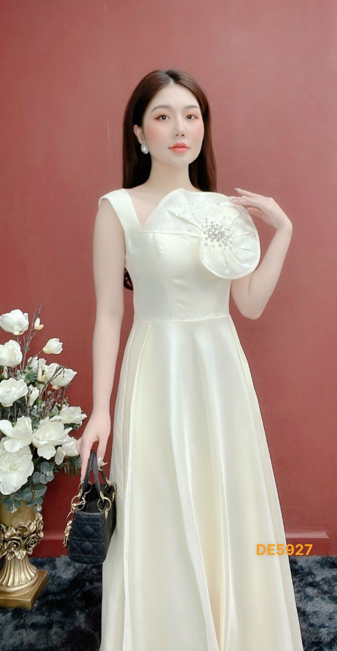 [EMY LUXURY] Đầm Dạ Hội DE5927 Trắng Hoa Cổ
