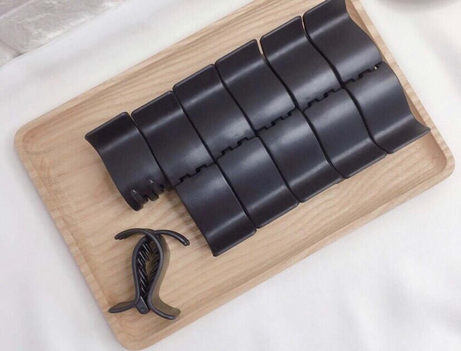 Kẹp tóc nhám đen càng cua nhựa dẻo