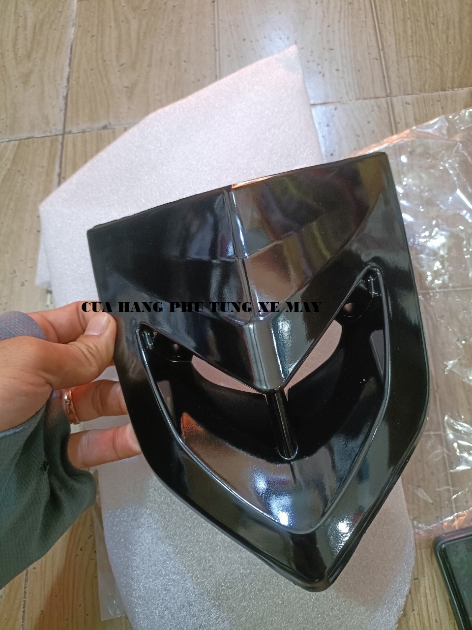Ốp mặt nạ, ốp chỉ mũi trước Ex135 2011 - 2014