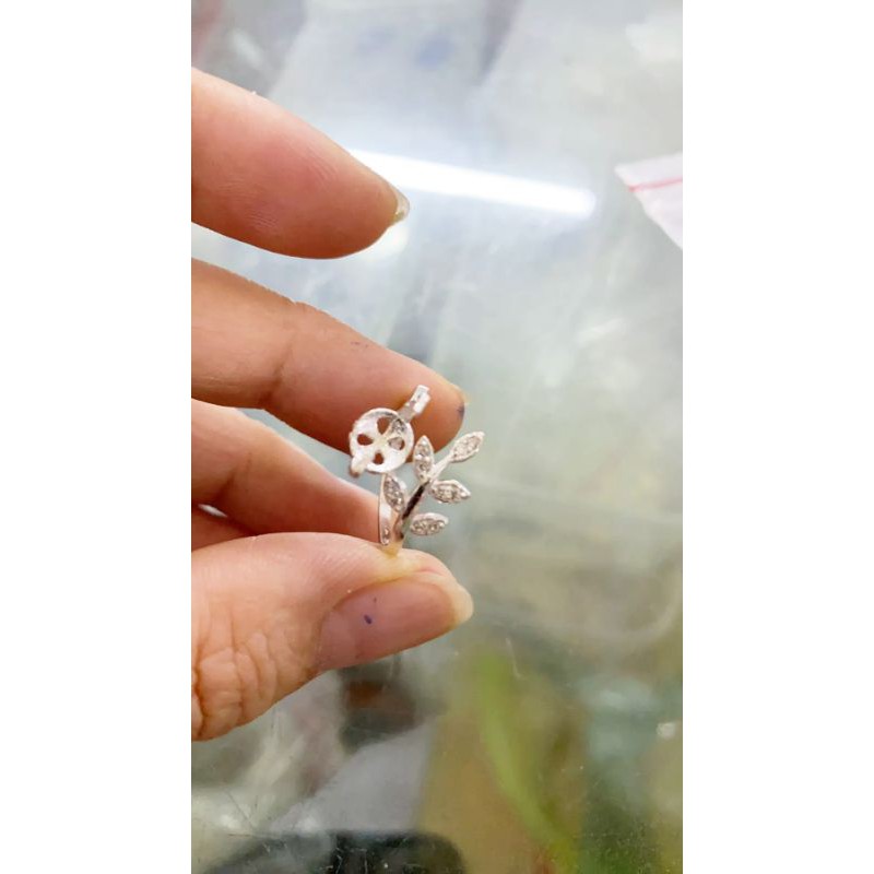 HỌNG NHẪN LÁ BẠC TỰ GẮN ĐÁ 8-9li - phôi nhẫn