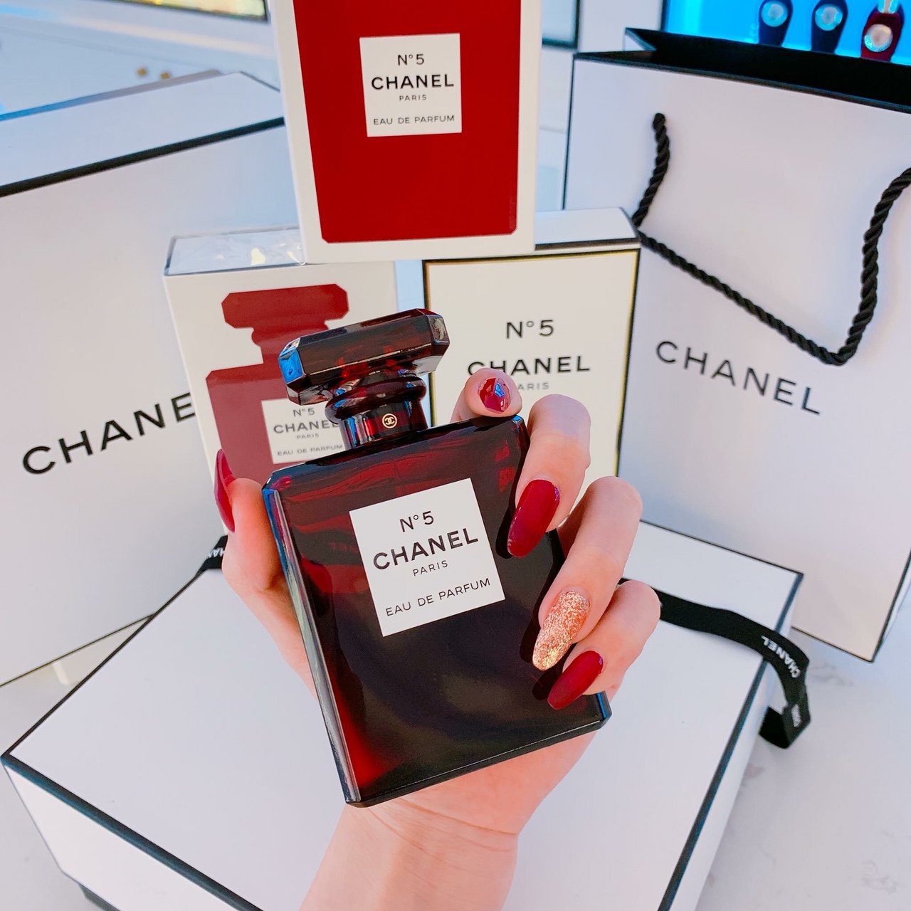 NƯỚC HOA NỮ PARIS ĐỎ
