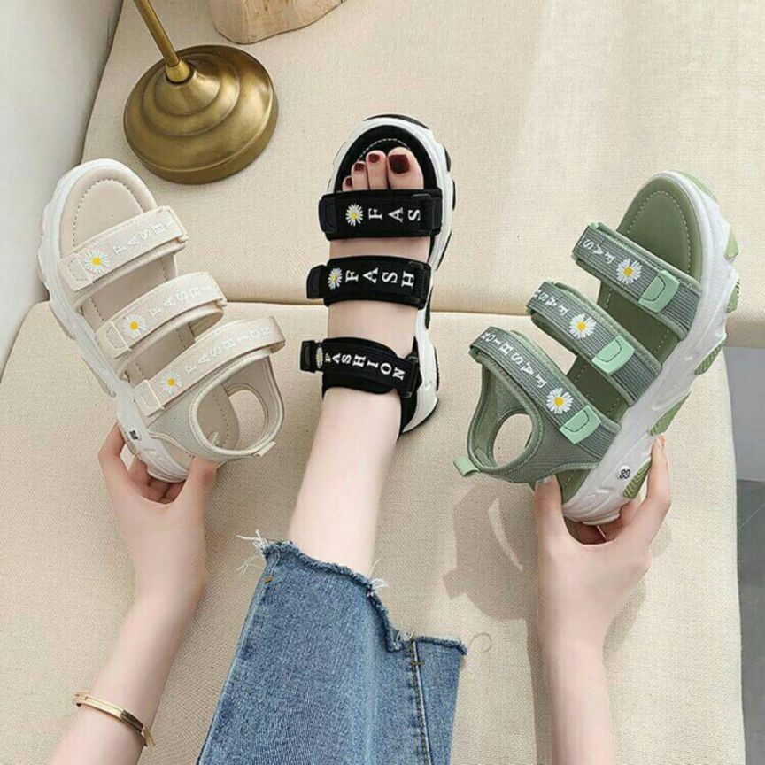 Giày Sandal Nữ Đi Học Hoa Cúc (3 màu) giá rẻ