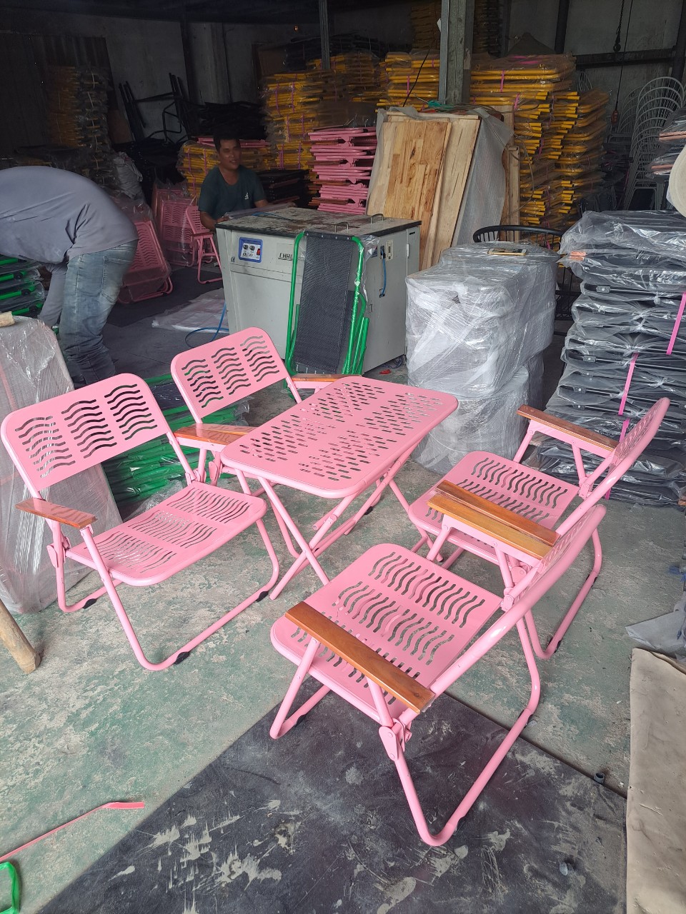 Ghế picnic tay vịn gỗ ( Combo 2 ghế + 1 bàn Mặt CNC )