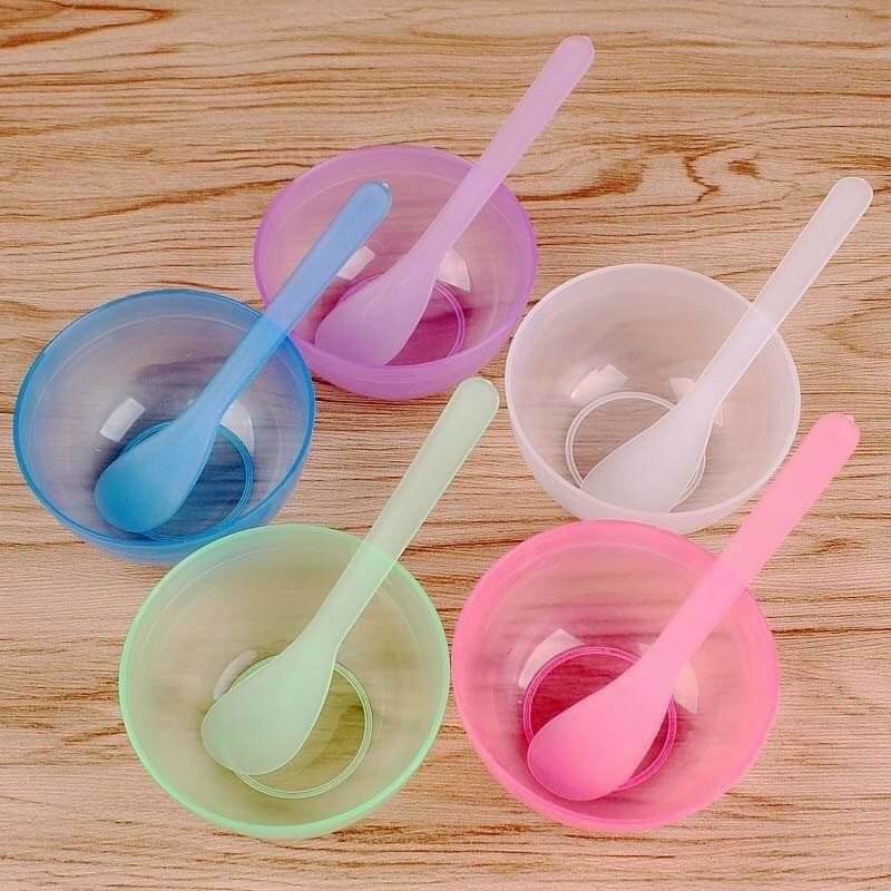 Chén Nhựa Dẻo Trộn Mặt Nạ + thìa quét ( Giao màu ngẫu nhiên)