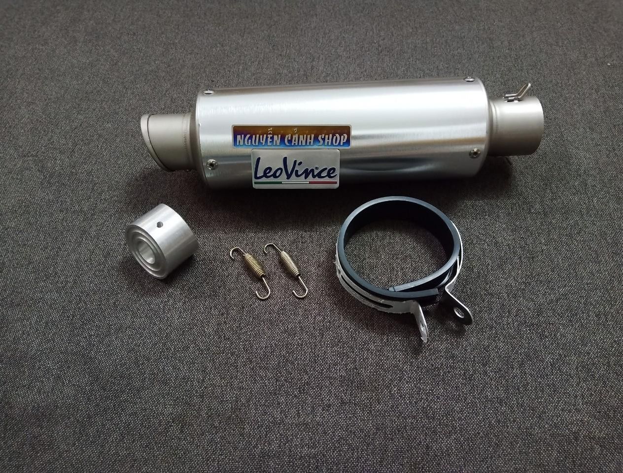 [HCM]Pô leovince bạc có tiêu tiện giảm thanh hình xéo 2 món