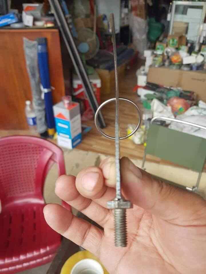 Móc Liềm có chân xoáy vào cán inox