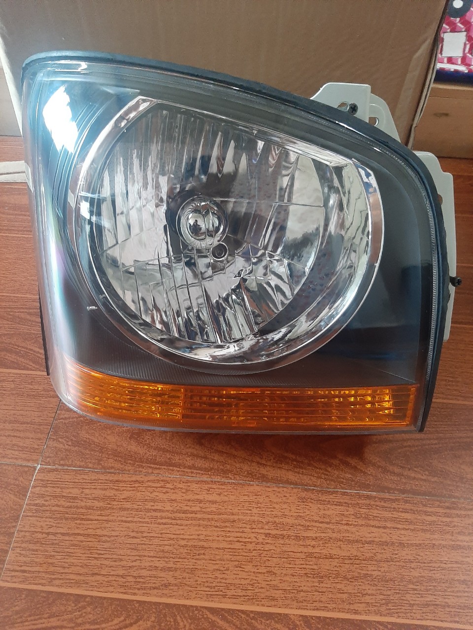 Đèn pha bên phụ xe tải Kia K2700/K125/K190